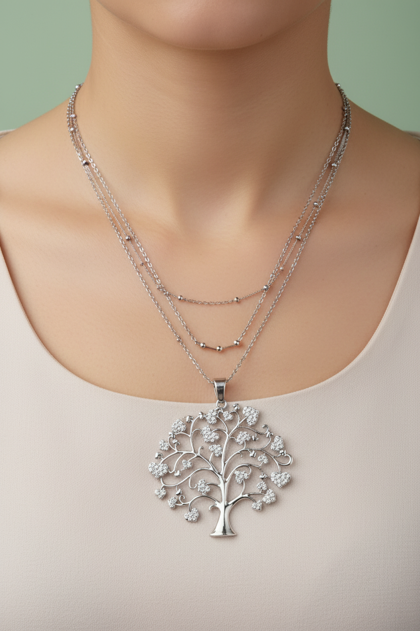 Collana albero della vita indossata lunga