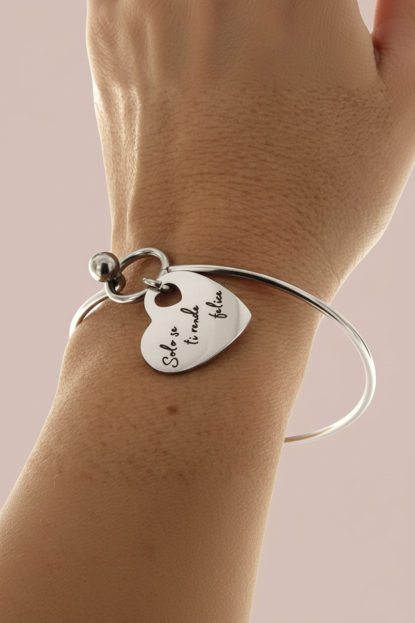 Lamù bracciale rigido acciaio cuore inciso Solo se ti rende felice indossato al polso