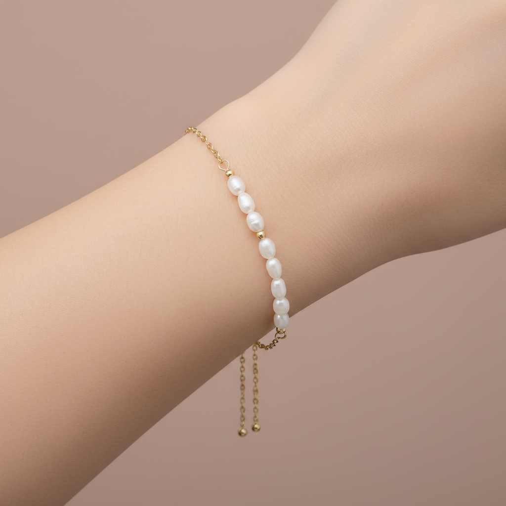 Lamù Bracciale Perle di Fiume indossato al polso