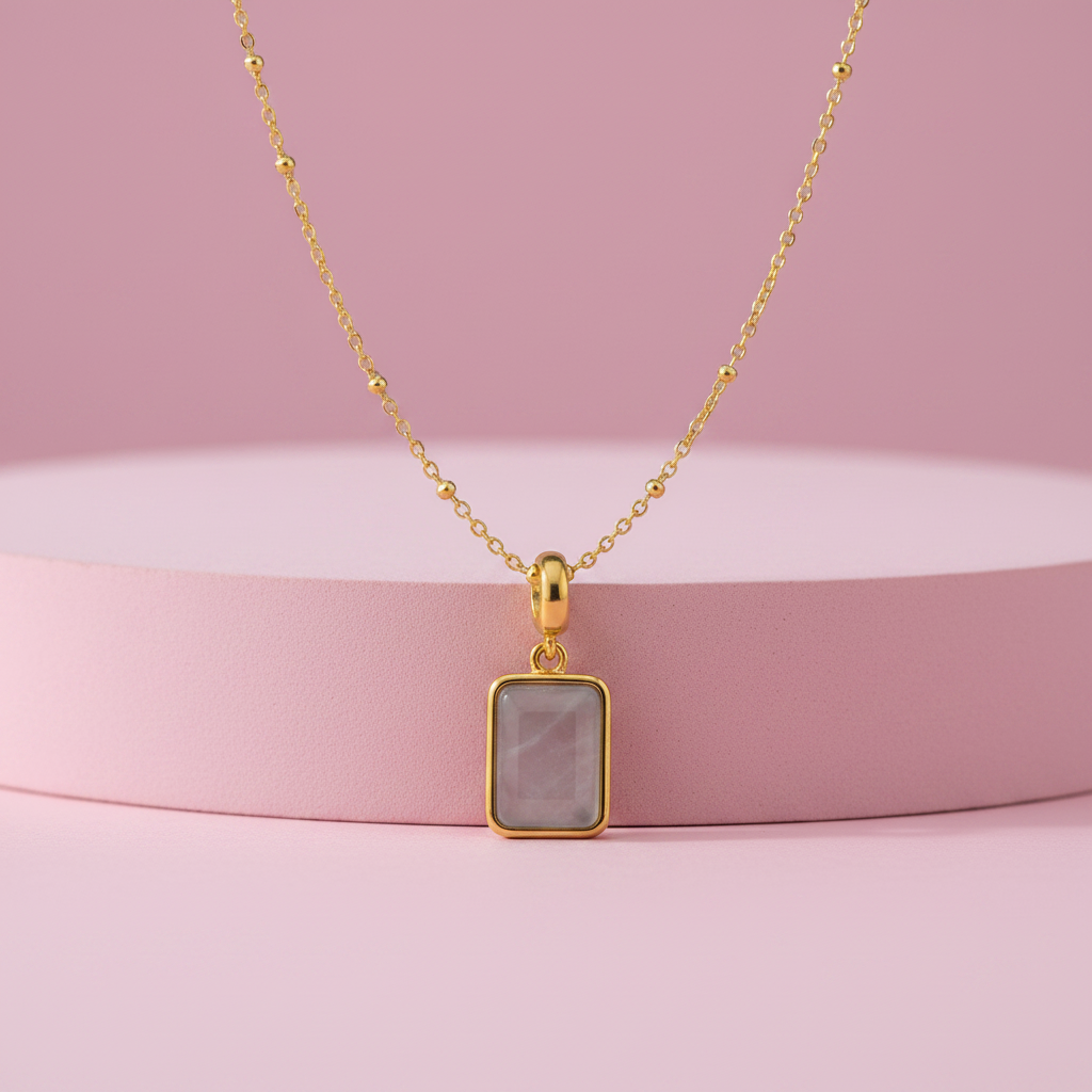 Collana avventurina grigia su piedistallo rosa cipria