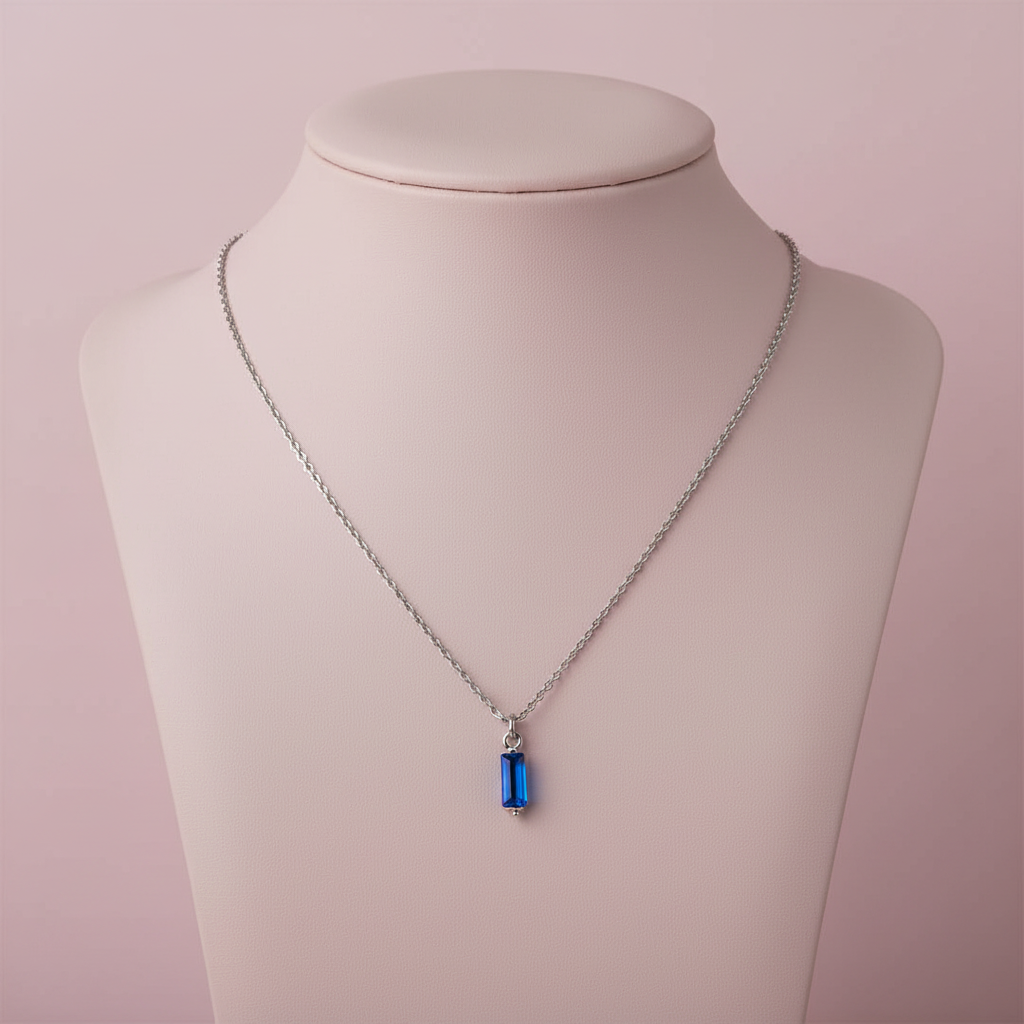Lamù collana donna pendente rettangolare zircone blu – collo vetrina