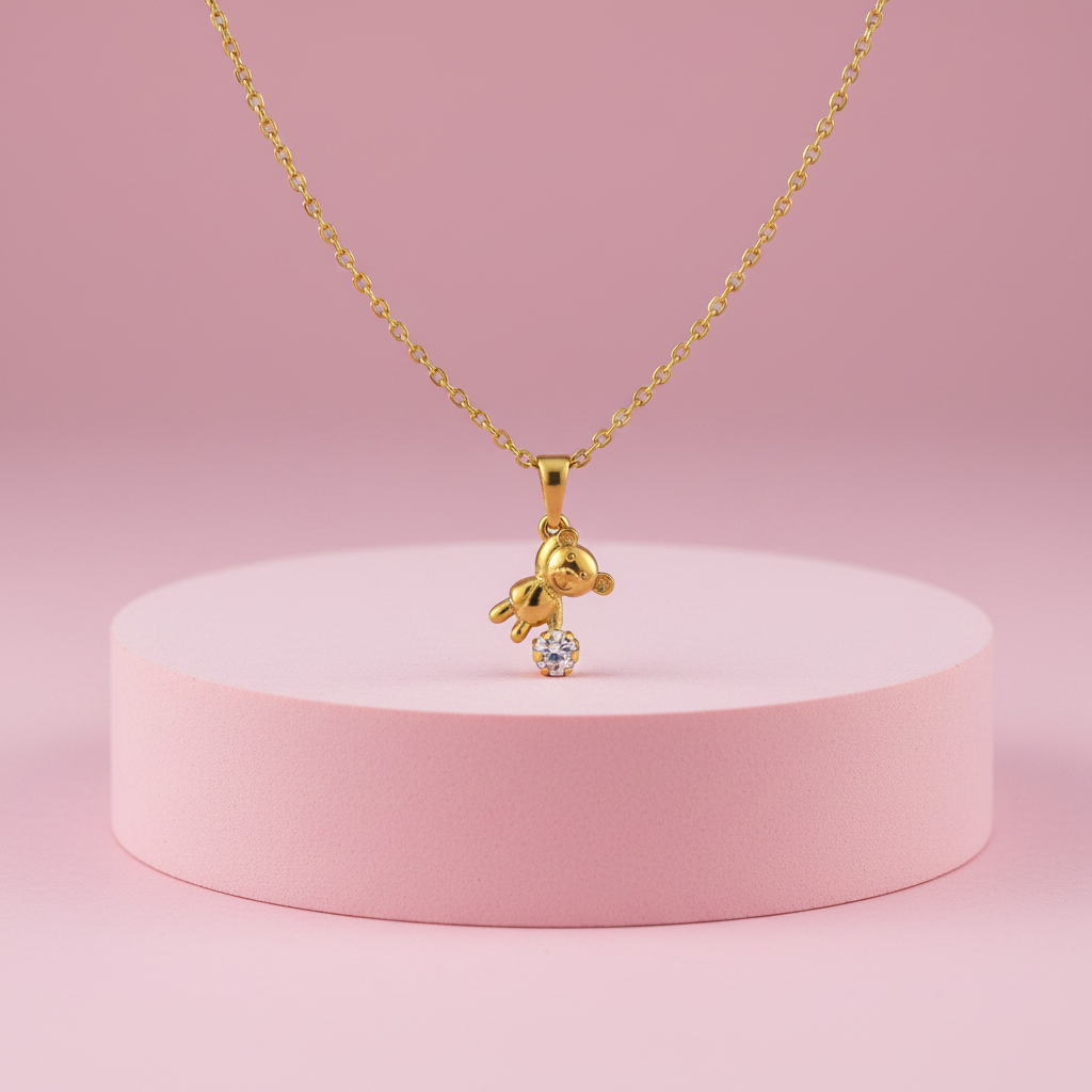 Collana charm orsetto zircone su piedistallo rosa cipria