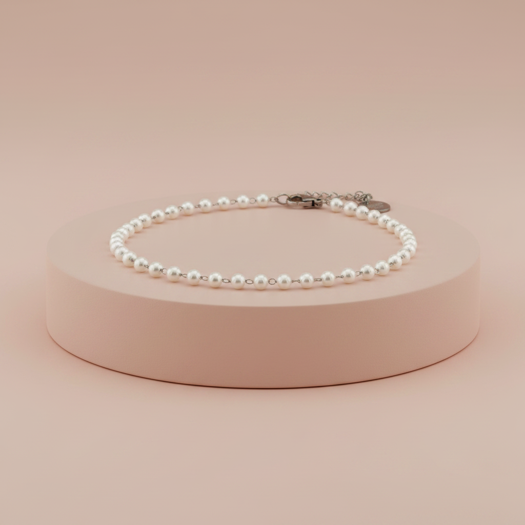 Lamù Cavigliera Perle Bianche su piedistallo rosa cipria