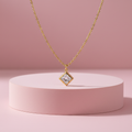 Collana rombo zircone cristal su piedistallo rosa cipria