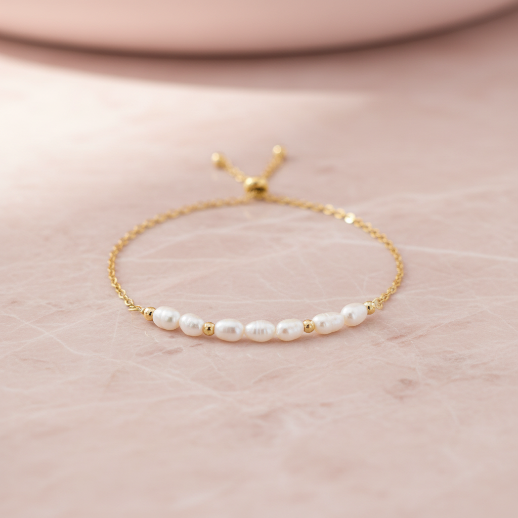 Lamù Bracciale Perle di Fiume flat lay marmo rosa