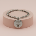 Lamù Bracciale Medaglia Frida Kahlo su piedistallo rosa cipria