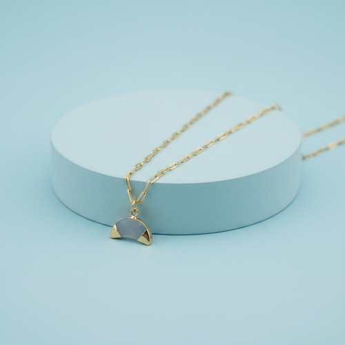 Collana luna calcedonio su piedistallo azzurro pastello