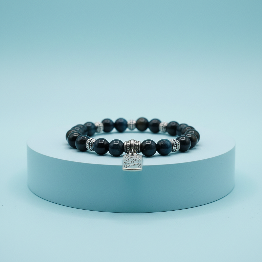 Bracciale Occhio di Tigre Blu su piedistallo azzurro pastello