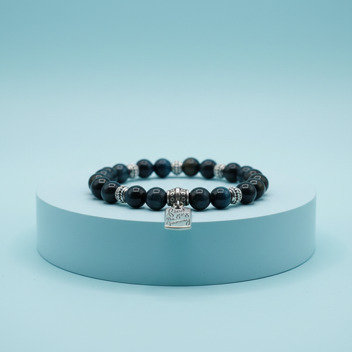 Bracciale Occhio di Tigre Blu su piedistallo azzurro pastello
